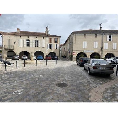 Logement Tout Equipe Layrac Exteriör bild